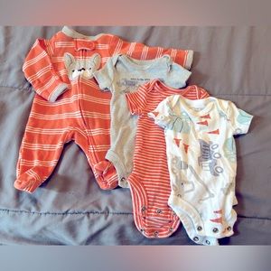 Preemie baby boy Clothes. Barely worn sleeper and onesies 4 pcs set.